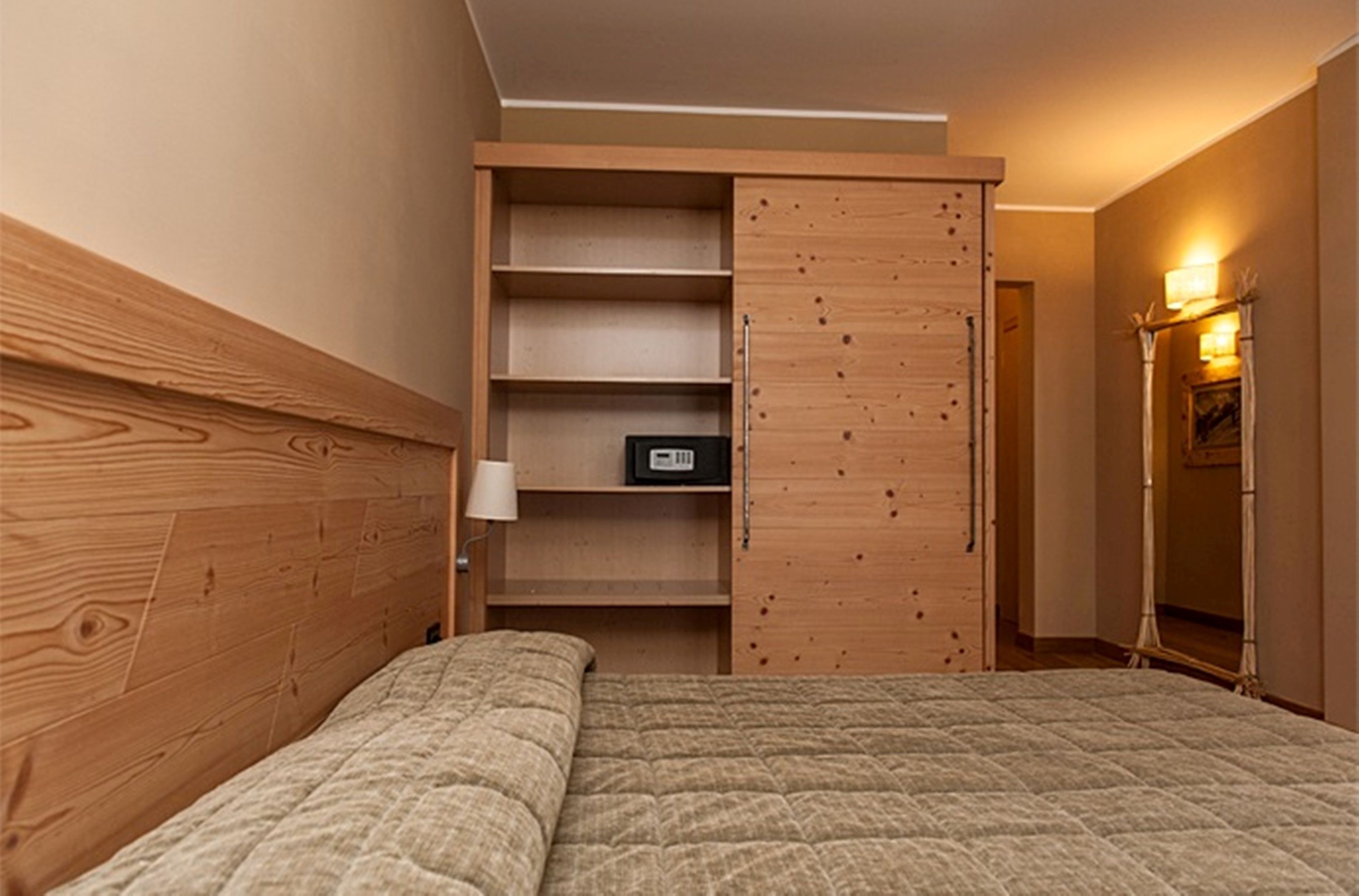 minibar, in-room safe, individually decorated, individually furnished