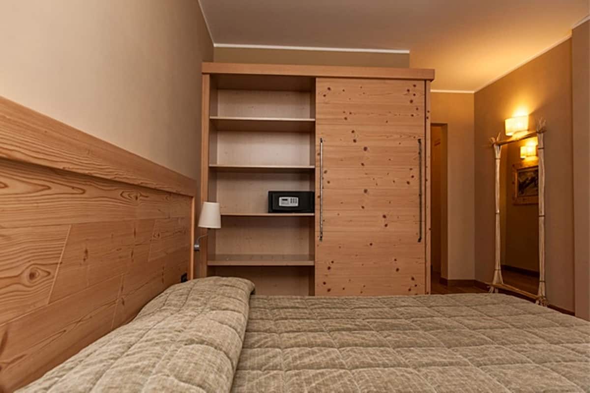 minibar, in-room safe, individually decorated, individually furnished