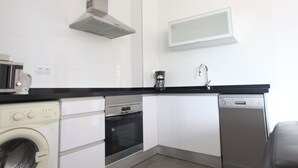 Apartment, 3 Bedrooms, Terrace (4 pax) | Private kitchen | Fridge, microwave, stovetop, electric kettle - Apartamentos Carmen (Alicante)