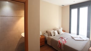 Apartment, 2 Bedrooms (4 pax) | Desk, iron/ironing board, free cots/infant beds, free WiFi - Apartamentos Carmen (Alicante)
