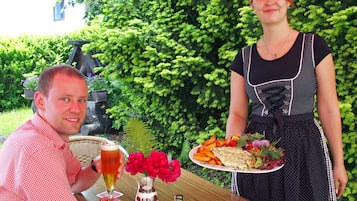 Breakfast, lunch, dinner served; German cuisine