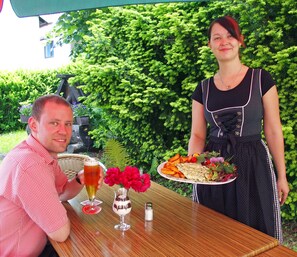 Breakfast, lunch, dinner served; German cuisine