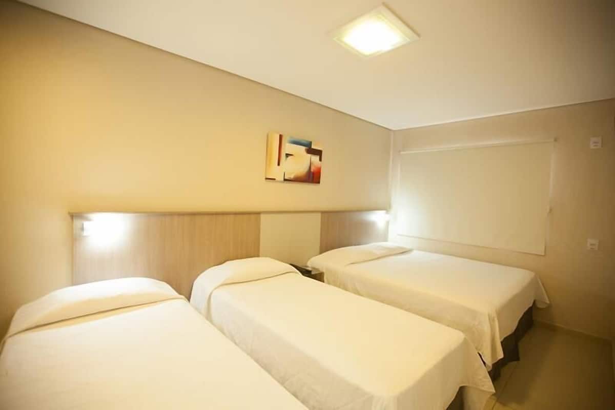 Ropa de cama hipoalergénica, minibar y muebles diferentes