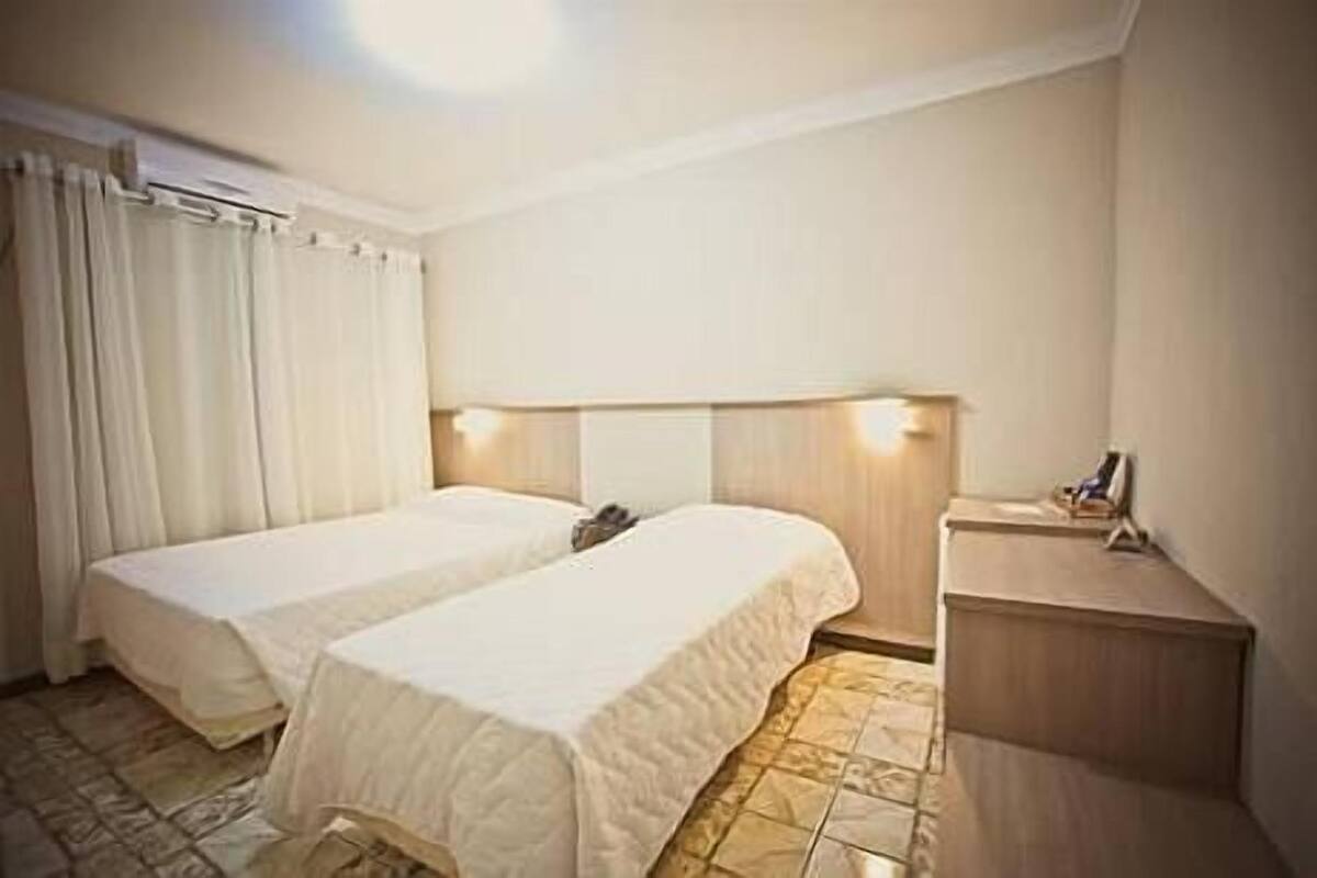 Hypo-allergenic bedding, minibar, blackout curtains, free WiFi