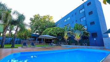 Outdoor pool, pool umbrellas, sun loungers