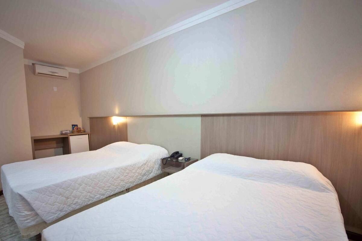 Hypo-allergenic bedding, minibar, blackout curtains, free WiFi