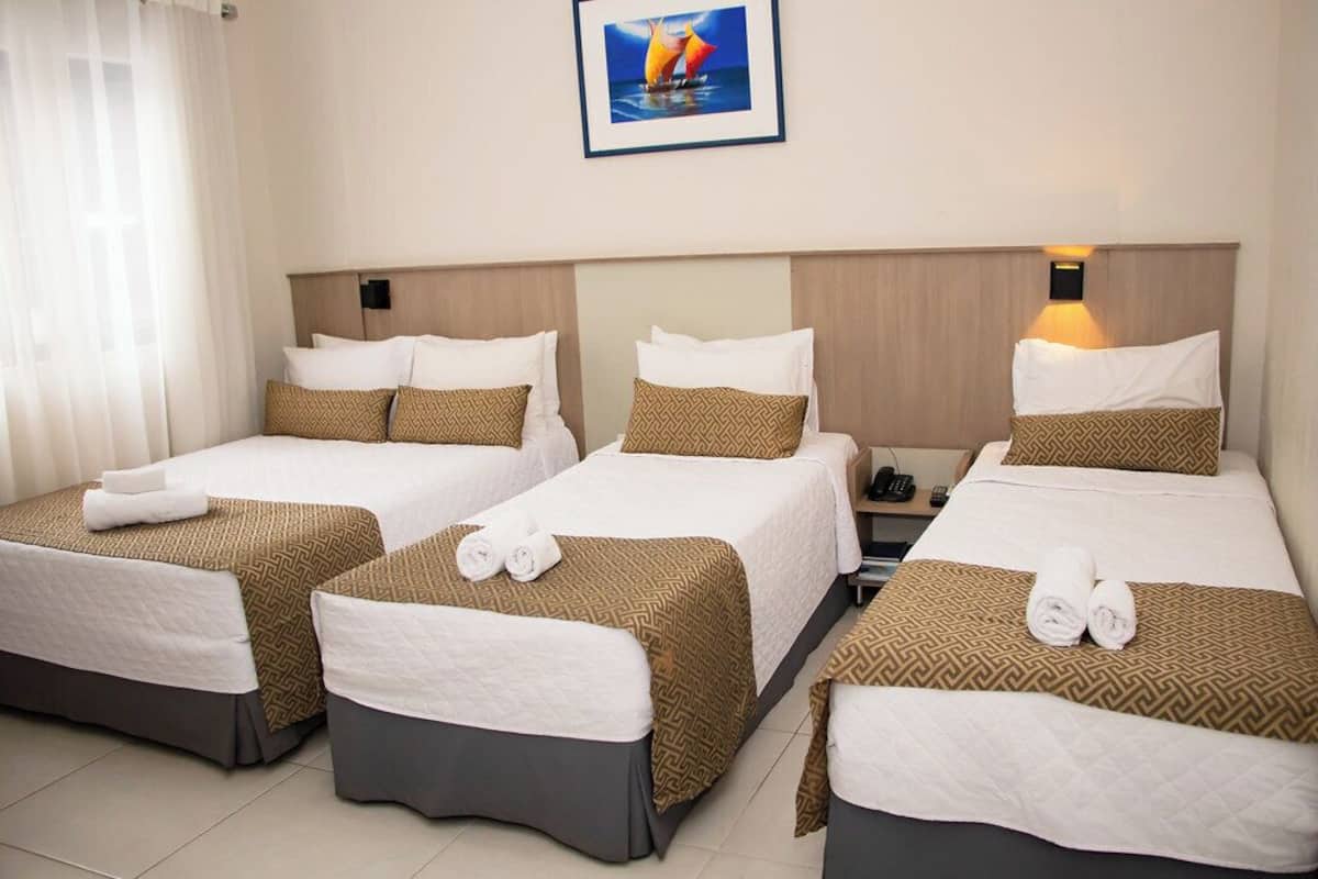 Ropa de cama hipoalergénica, minibar y muebles diferentes