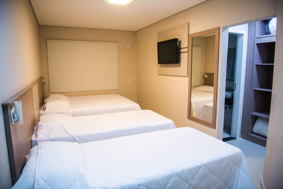 Ropa de cama hipoalergénica, minibar y muebles diferentes