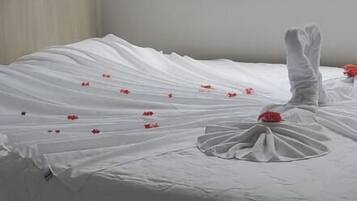 Quarto Duplo ou Twin Standard | Roupas de cama antialérgicas, frigobar, individualmente mobiliados
