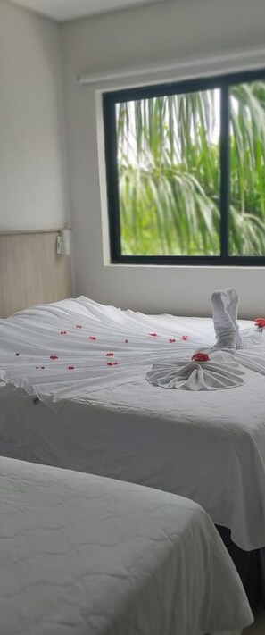 Quarto Duplo ou Twin Standard | Hypoallergeen beddengoed, een minibar, individueel gemeubileerd