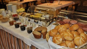 A buffet table with various food items and condiments. - Hotel Rössle (Roethis)