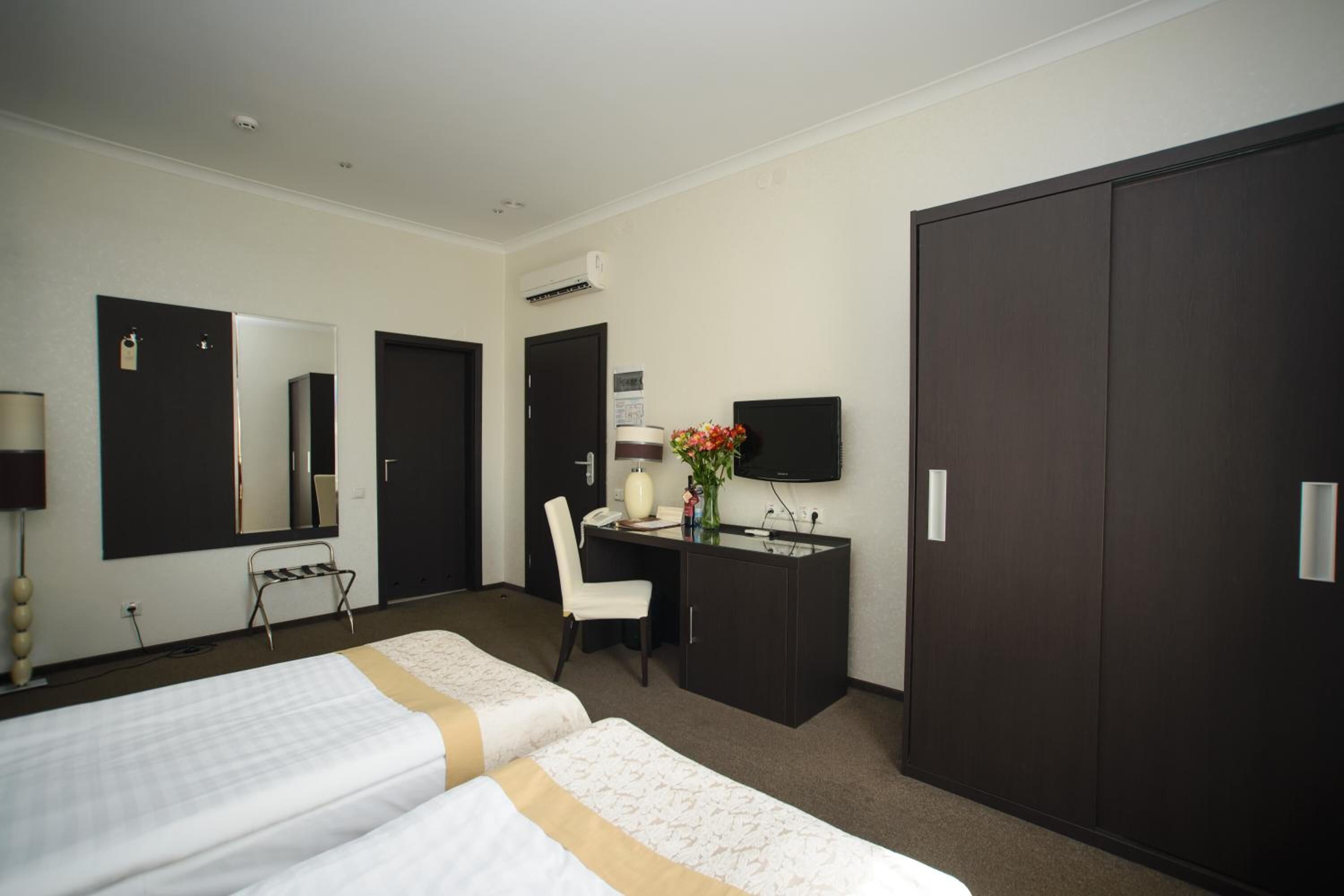 Minibar, Zimmersafe, Schreibtisch, schallisolierte Zimmer