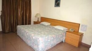 Ropa de cama de alta calidad, edredón, camas Select Comfort y minibar
