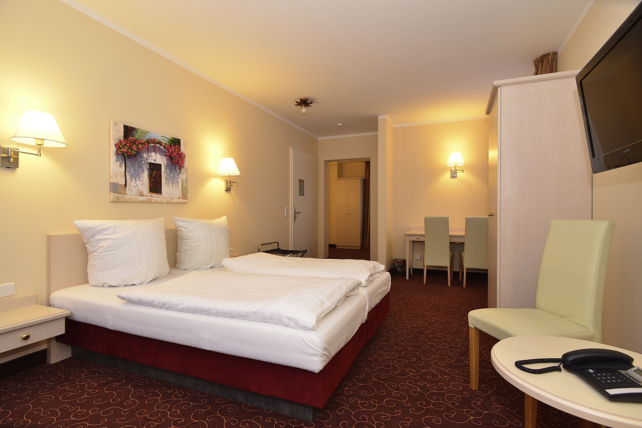 防过敏的被褥、办公桌、遮光窗帘、隔音