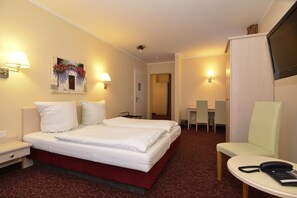 Literie hypoallergénique, bureau, rideaux occultants