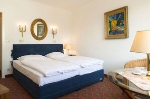 Classic Double Room | Hypo-allergenic bedding, desk, blackout drapes, soundproofing