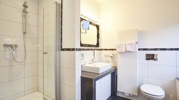Dusche im Bad