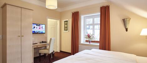 Ropa de cama hipoalergénica, escritorio y cortinas blackout