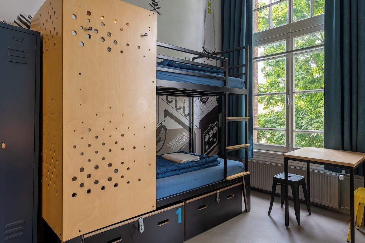 In-room safe, WiFi (free), bed sheets