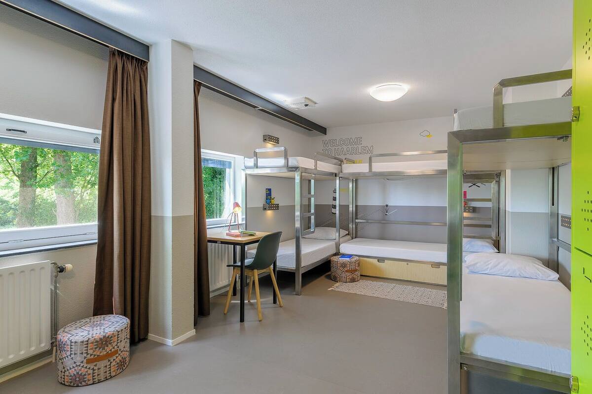 標準客房, 私人浴  室 (Bunk beds, 6 persons) | 客房內保險箱、書桌、免費無線上網、床單