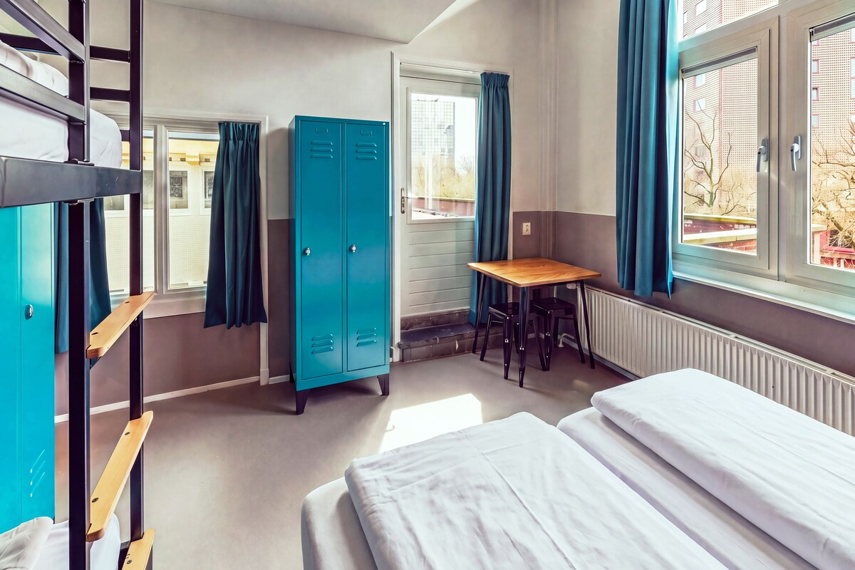 Habitación cuádruple familiar | Wifi gratis y ropa de cama