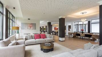 Desayuno buffet (EUR 14.5 por persona)