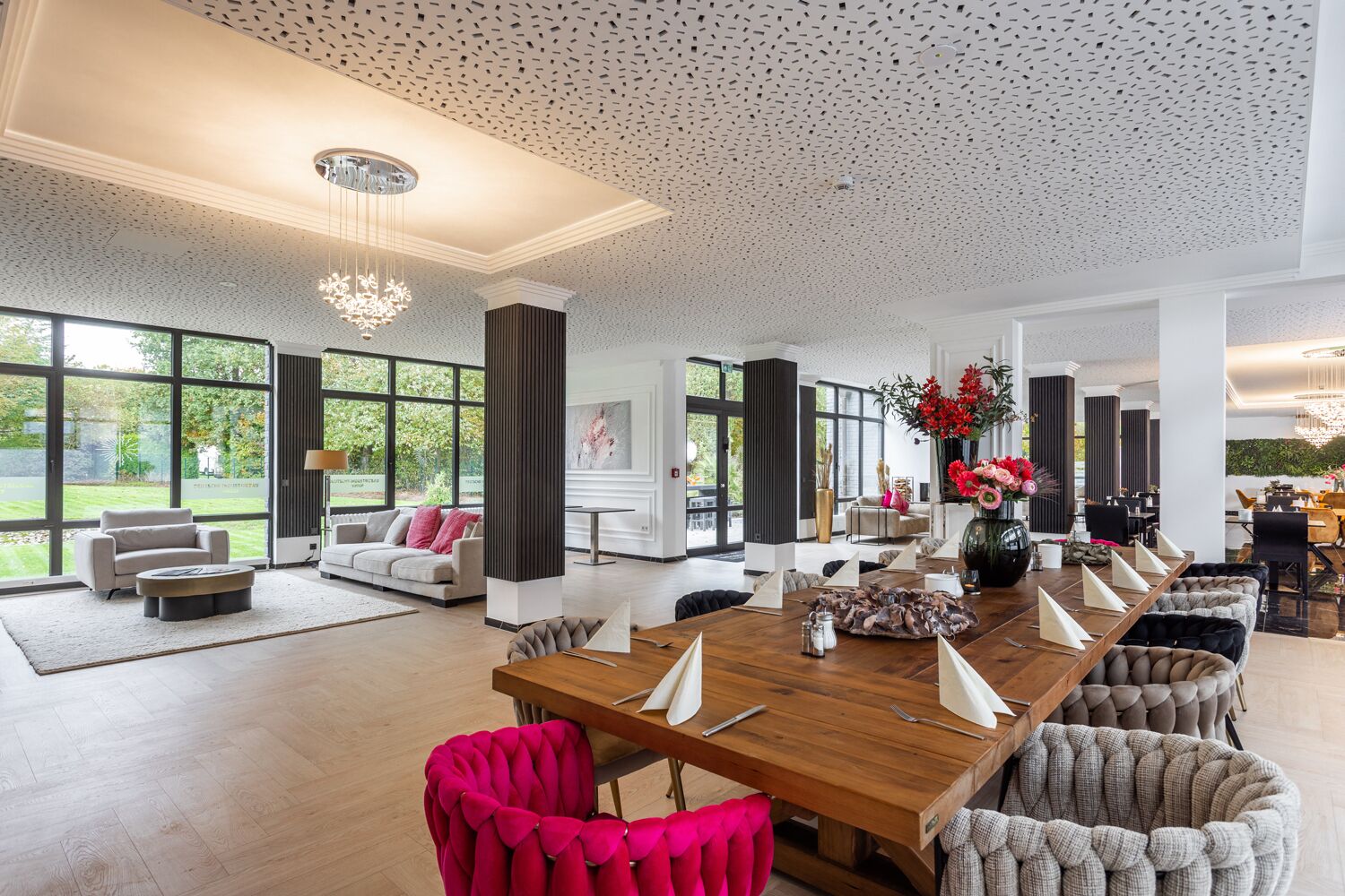 بوفيه فطور يوميًا بتكلفة قدرها (14.5 EUR للشخص)