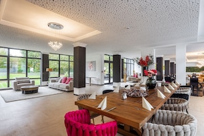 Petit déjeuner buffet (14.5 EUR par personne)