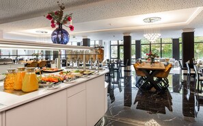 Morgenmadsbuffet hver dag (14.5 EUR pr. person)