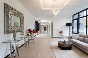 Petit déjeuner buffet (14.5 EUR par personne)