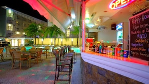 Bar à beira da piscina