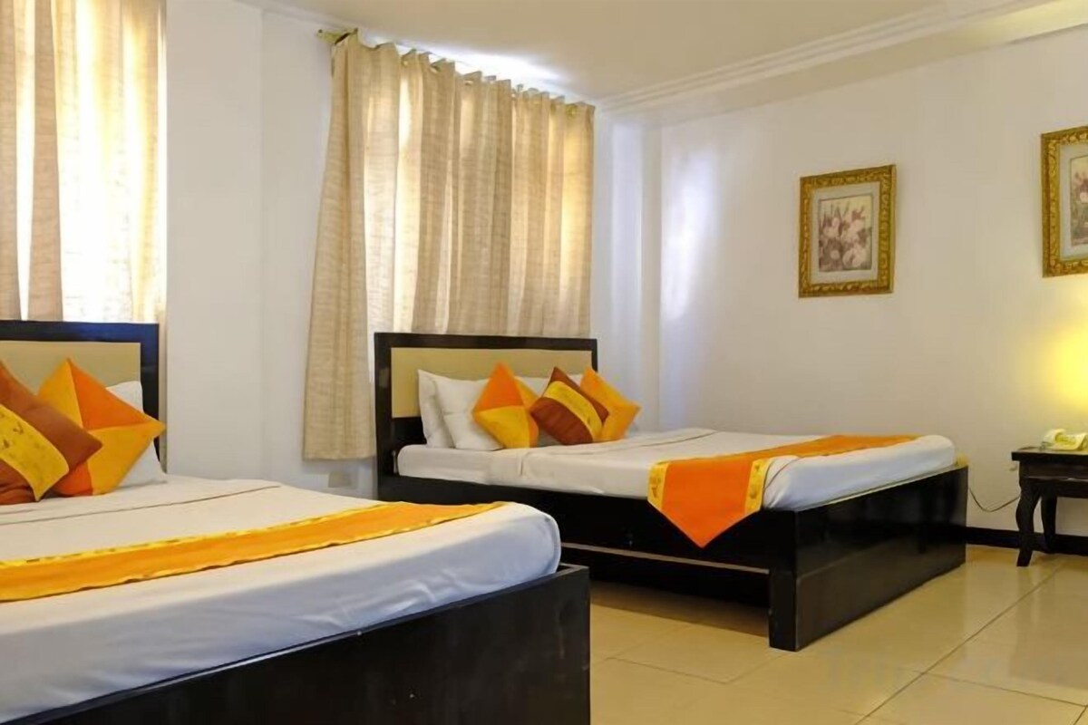 Bachelor's Pad Room