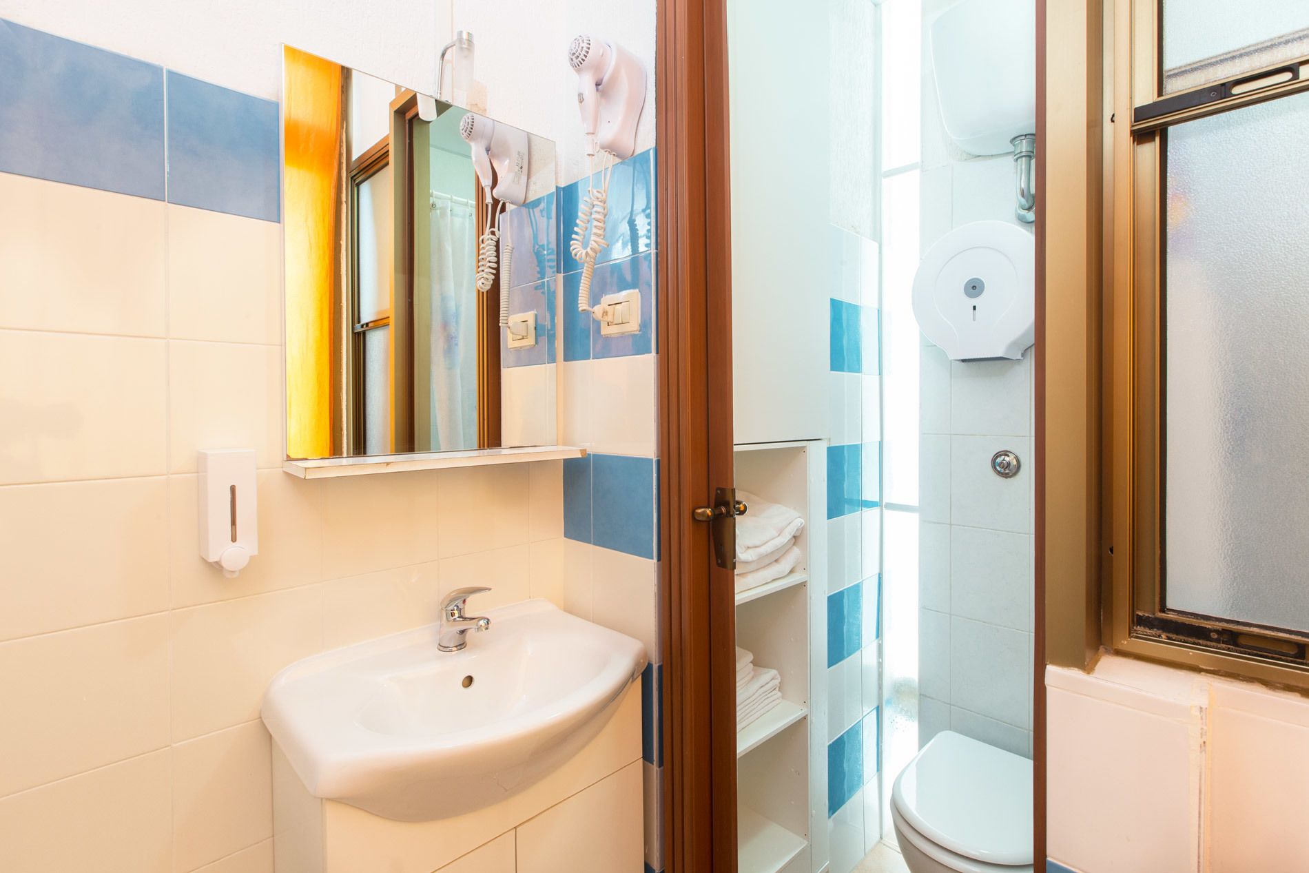 shower, free toiletries, hair dryer, bidet