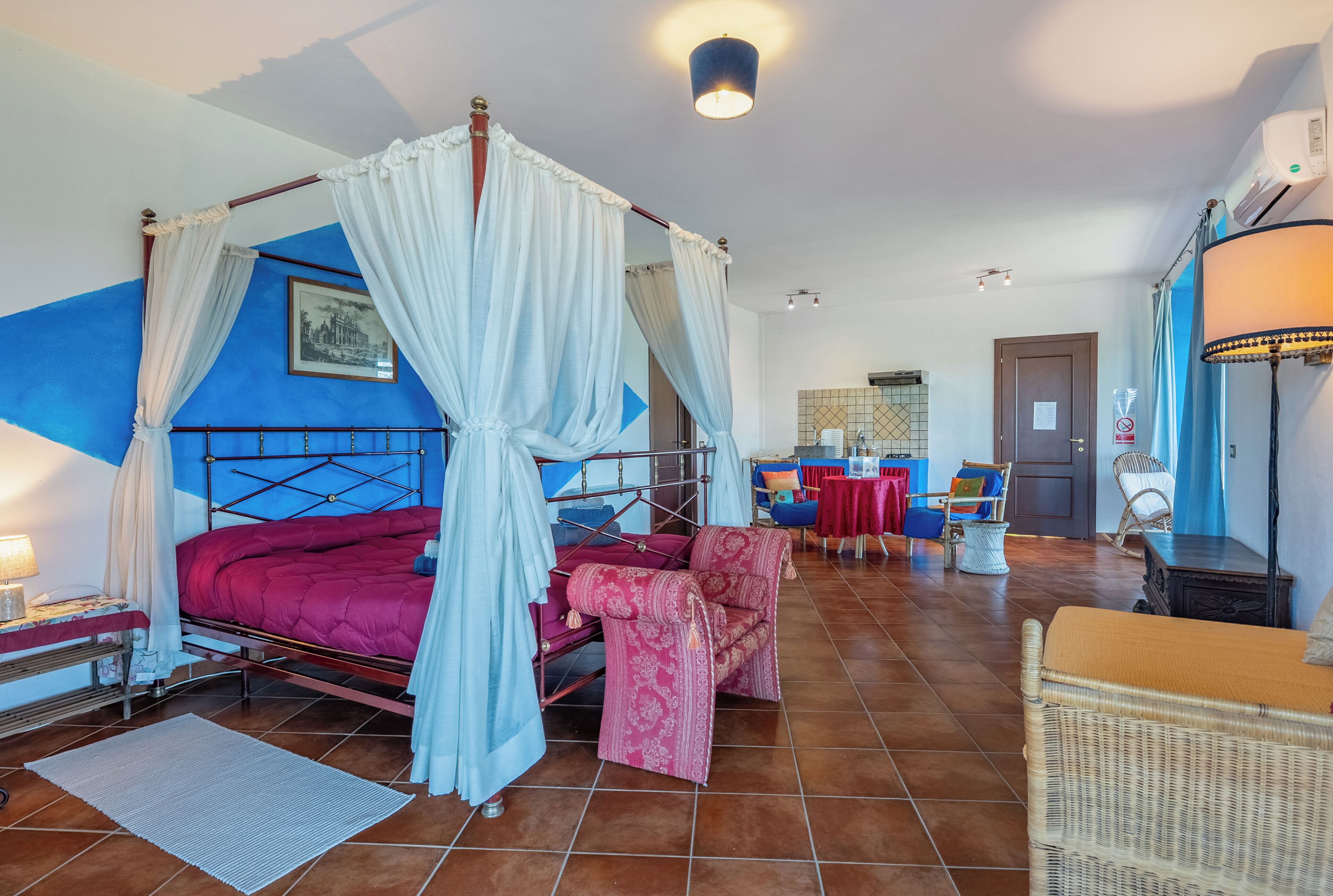 Superior Studio, Patio, Park View | Individually decorated, individually furnished, bed sheets