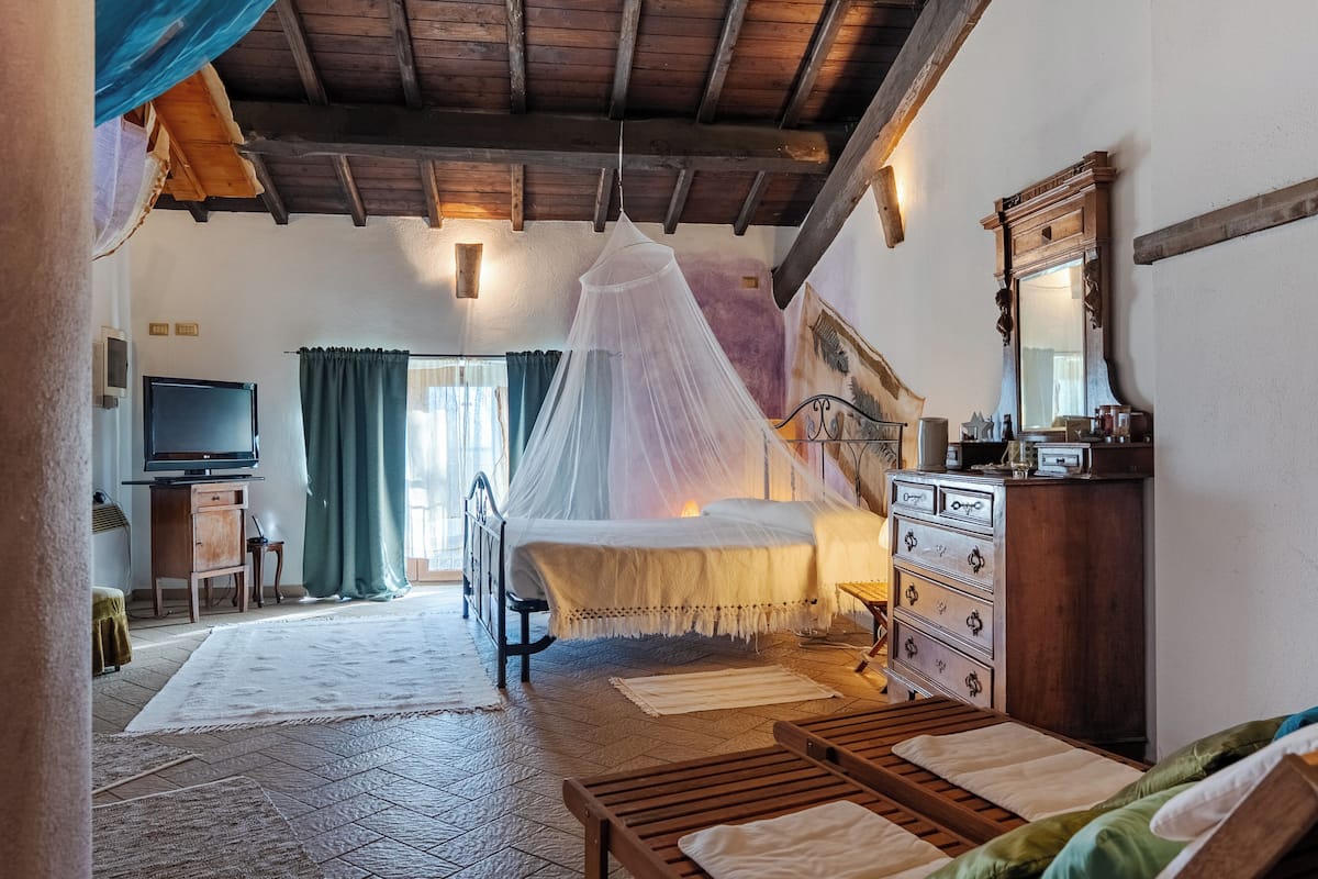 Luxury Suite, Sauna, Garden View | Individually decorated, individually furnished, bed sheets