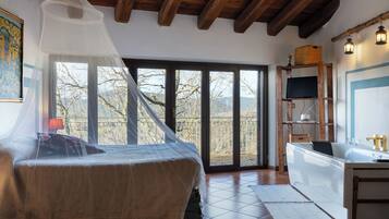 Suite Deluxe, bain Ă remous, vue partielle sur la mer | Vue de la chambre