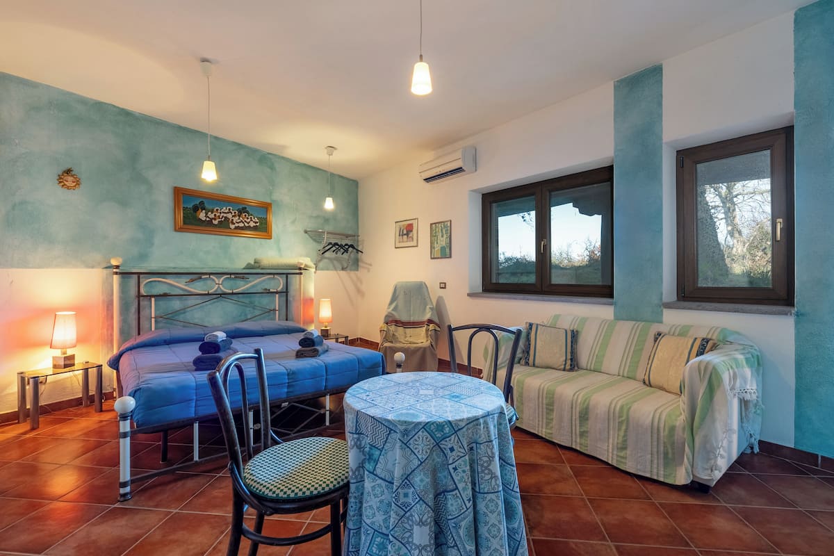 Junior Suite, Patio, Park View | Individually decorated, individually furnished, bed sheets