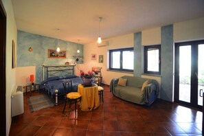 Individually decorated, individually furnished, bed sheets - Tenuta Monte la Guardia (Bracciano)