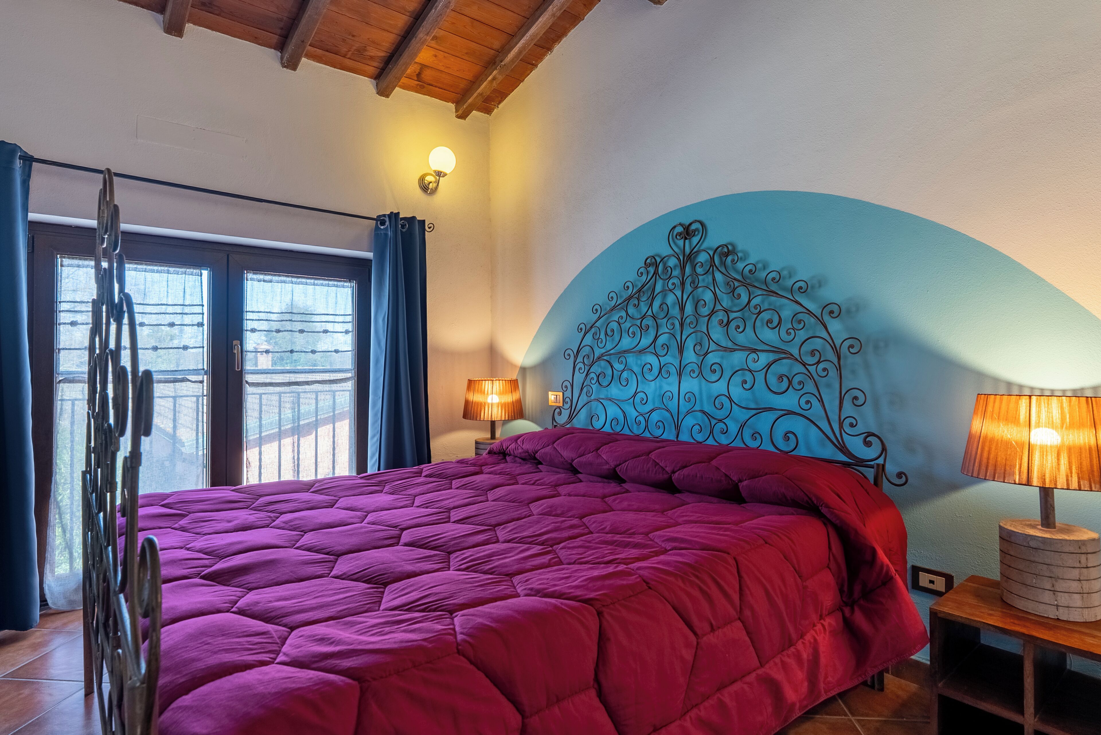 Junior Suite, 1 Queen Bed, Hot Tub, Garden View | Individually decorated, individually furnished, bed sheets
