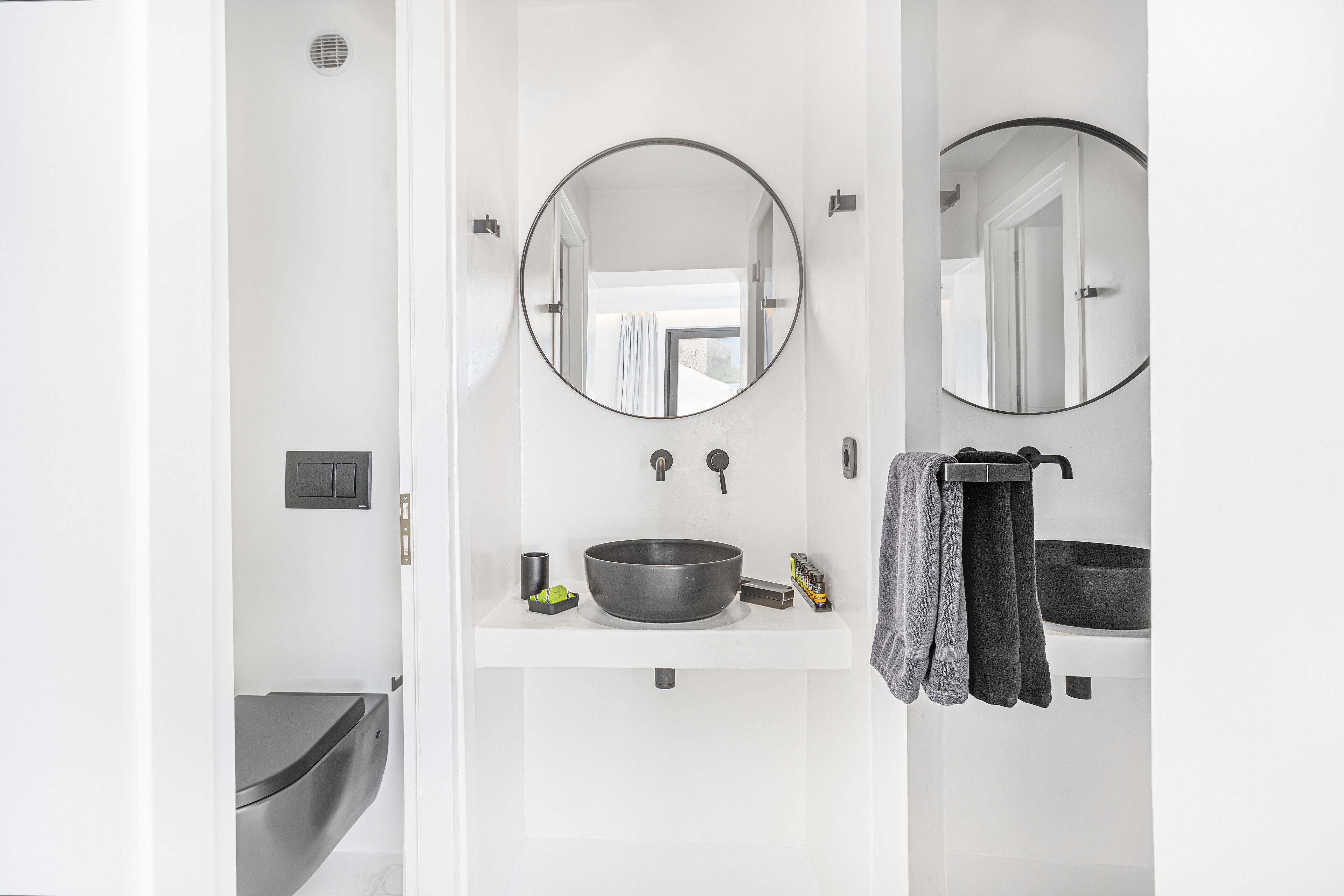 junior suite, private pool | bathroom | shower, free toiletries, hair dryer, bathrobes