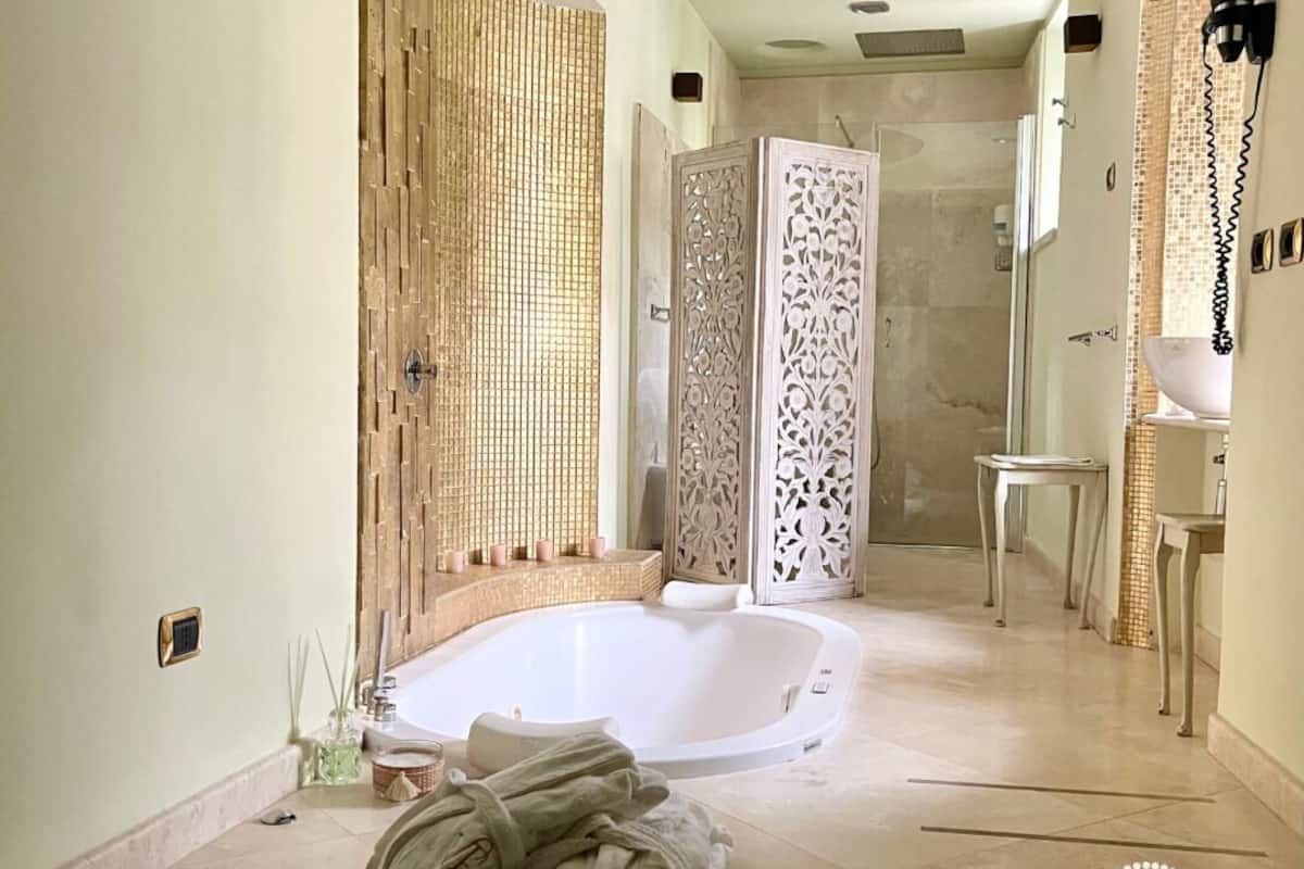 luxury suite, 1 king bed, hot tub | private spa tub