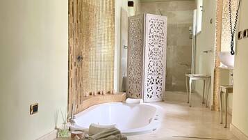 Suite Luxury, 1 letto king, idromassaggio | Vasca idromassaggio privata