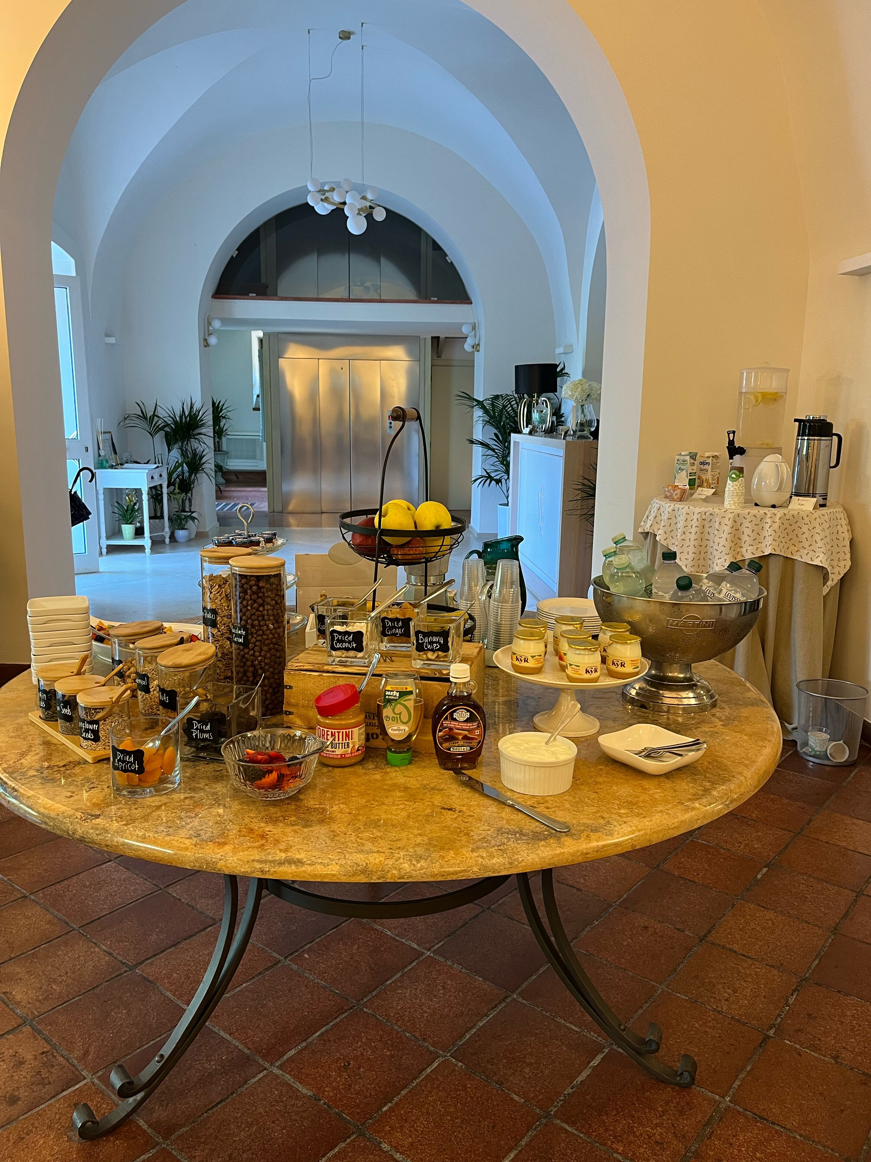 Frukostbuffé varje dag mot avgift
