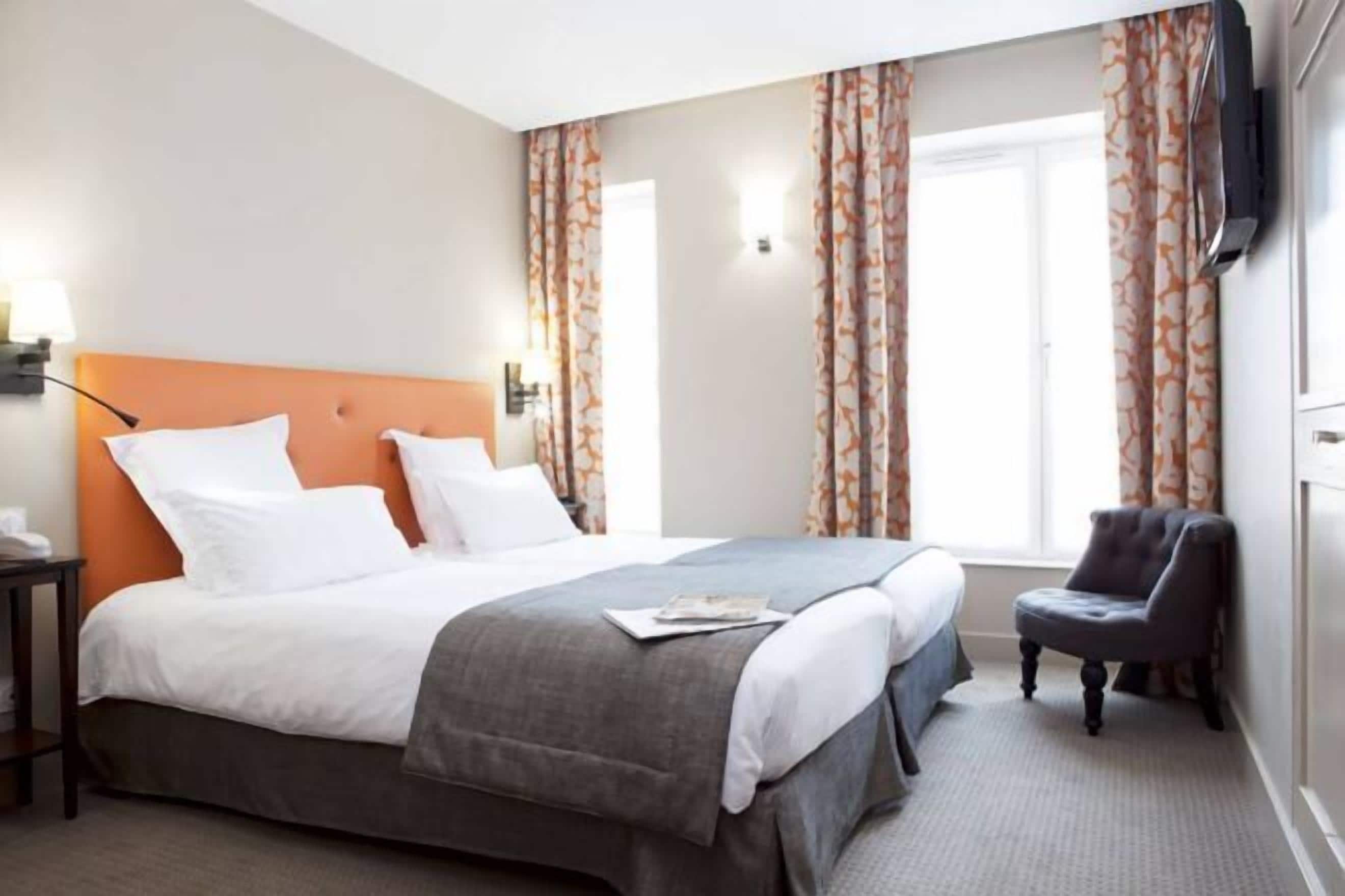 Premium bedding, in-room safe, desk, blackout drapes