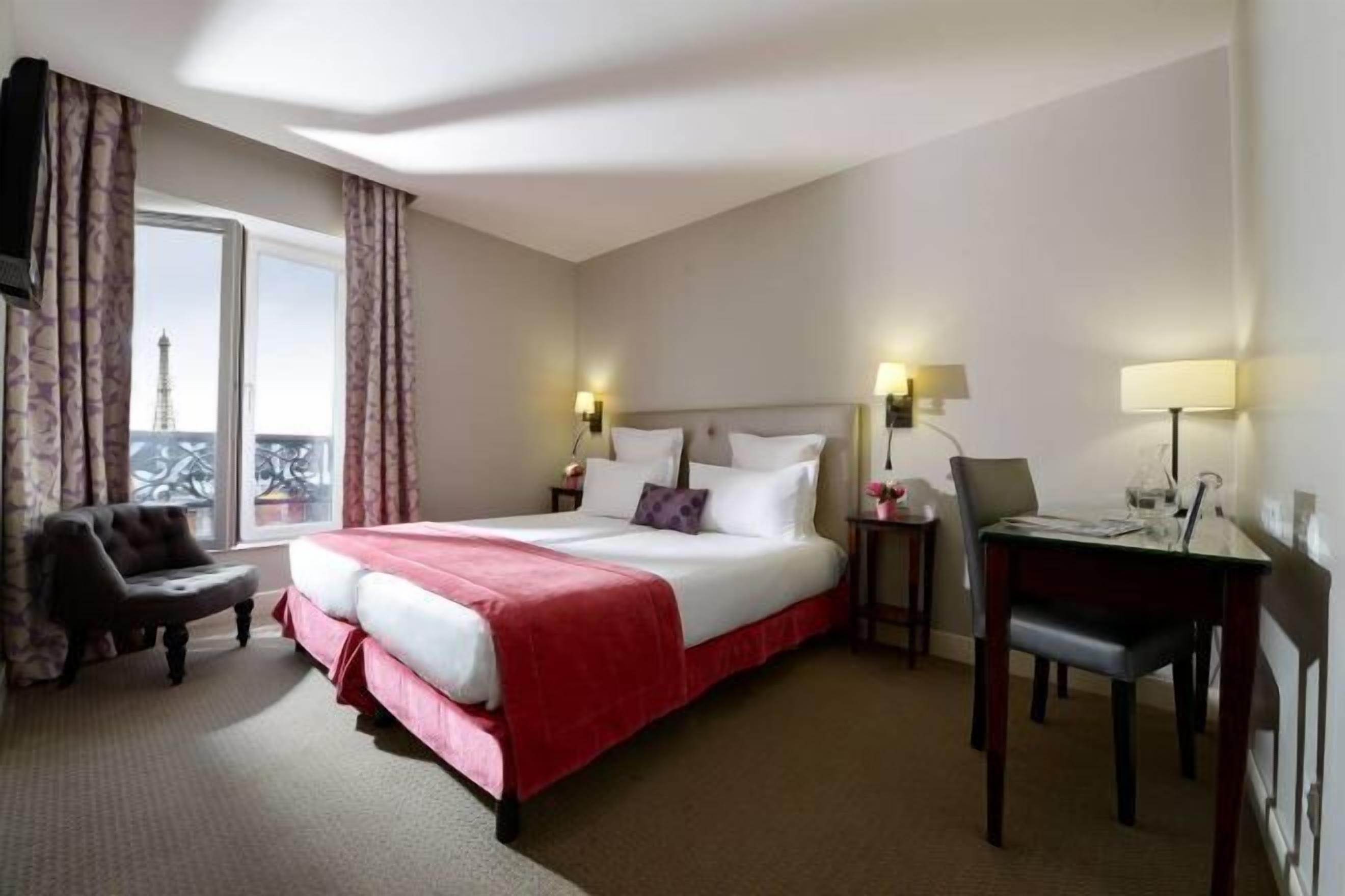 Premium bedding, in-room safe, desk, blackout drapes