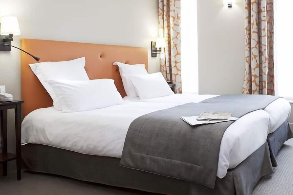 Premium bedding, in-room safe, desk, blackout curtains
