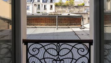 Classic-Doppelzimmer, Blick auf den Innenhof | Hochwertige Bettwaren, Zimmersafe, Schreibtisch, Verdunkelungsvorhänge
