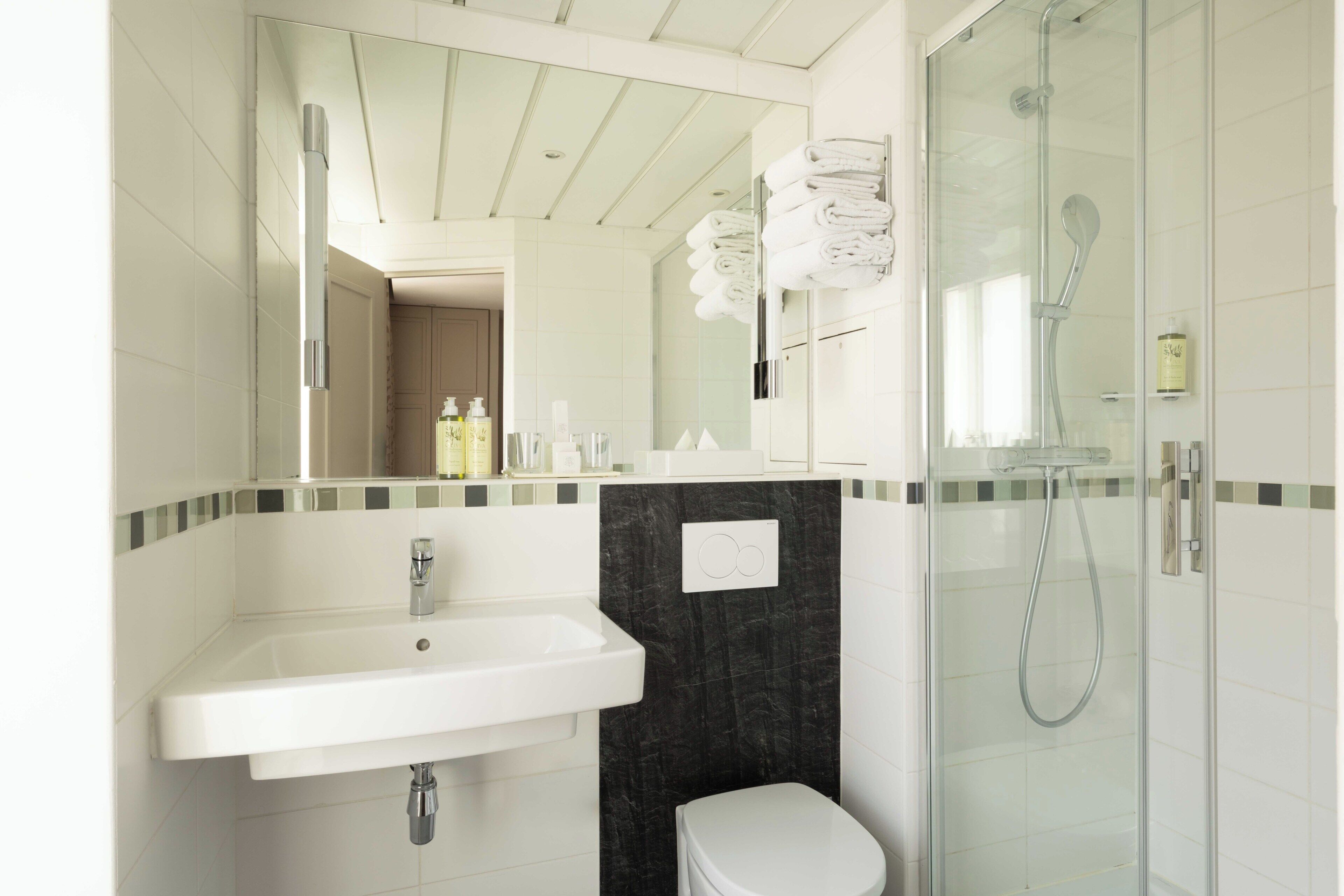 Rainfall showerhead, eco-friendly toiletries, hair dryer, towels