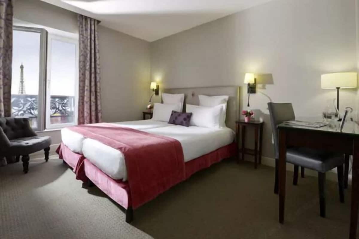 Premium bedding, in-room safe, desk, blackout curtains