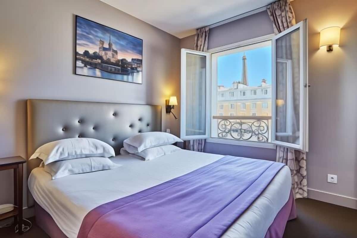Premium bedding, in-room safe, desk, blackout curtains